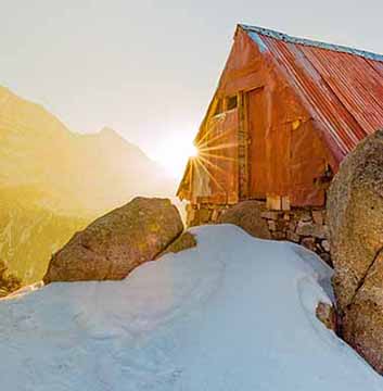 triund-trek-hut