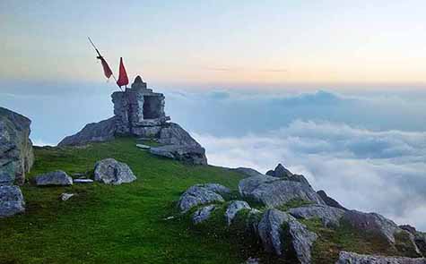 triund-trek-shiv-mandir